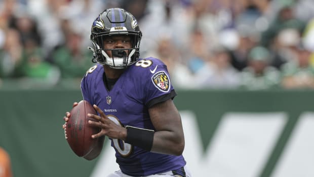 Baltimore Ravens QB Lamar Jackson throws pass against New York Jets